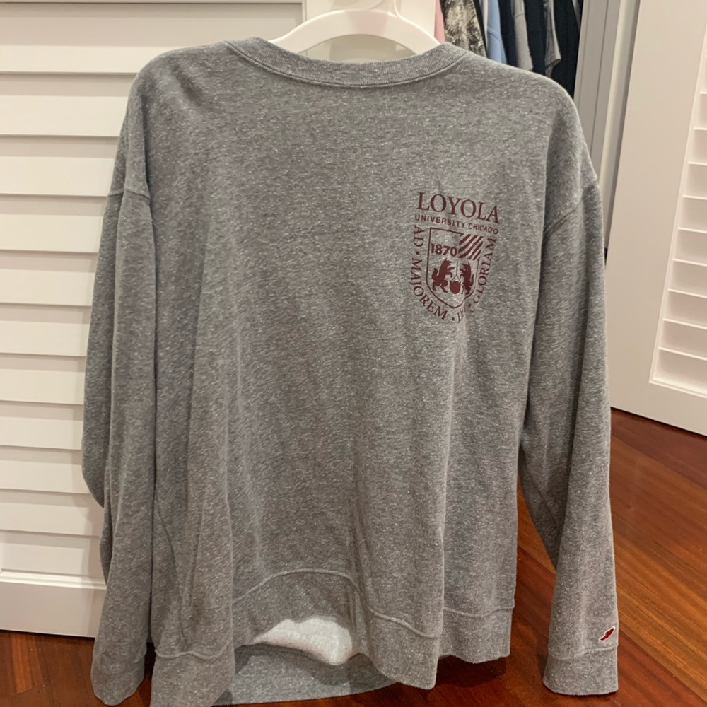 Loyola Chicago Sweatshirt unisex size M